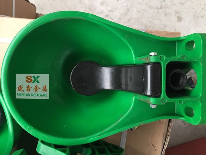 mangkuk lembu plastik 1 (001) .jpg